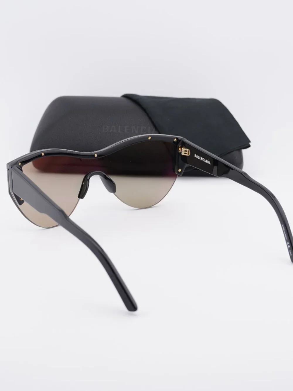 Balenciaga model bb0004s